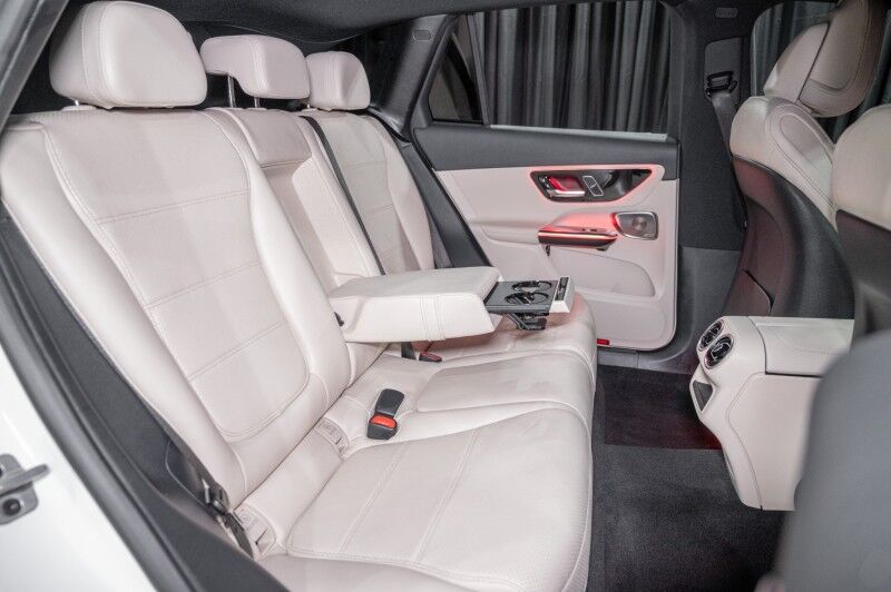 2025 Mercedes Benz GLC 300 photo 13