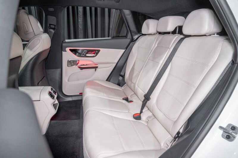 2025 Mercedes Benz GLC 300 photo 12