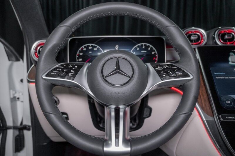 2025 Mercedes Benz GLC 300 photo 20