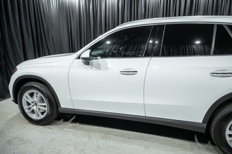 2025 Mercedes Benz GLC 300 photo 5