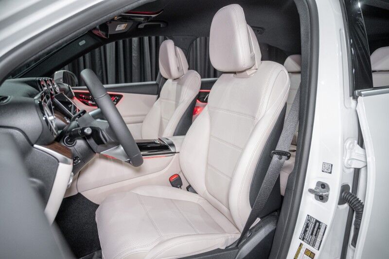 2025 Mercedes Benz GLC 300 photo 11