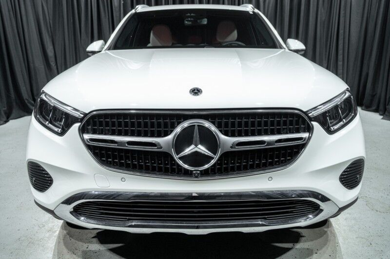2025 Mercedes Benz GLC 300 photo 2