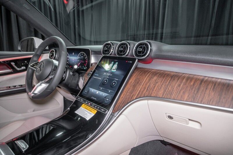 2025 Mercedes Benz GLC 300 photo 15