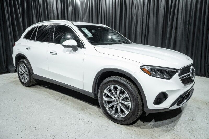 2025 Mercedes Benz GLC 300 photo 3