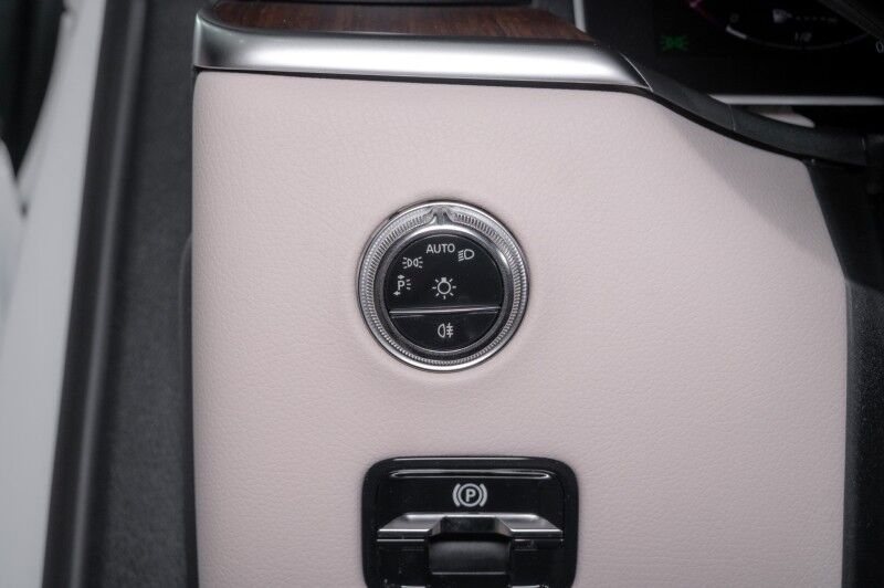 2025 Mercedes Benz GLC 300 photo 19
