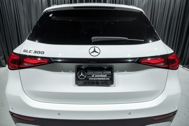 2025 Mercedes Benz GLC 300 photo 6