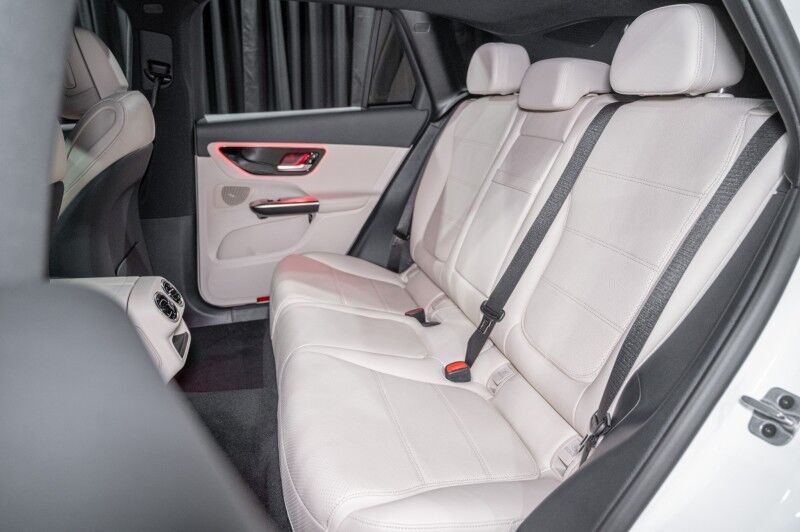 2025 Mercedes Benz GLC 300 photo 12