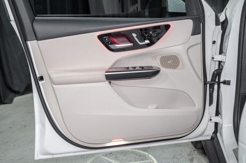 2025 Mercedes Benz GLC 300 photo 10