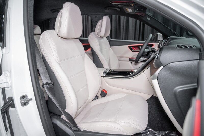 2025 Mercedes Benz GLC 300 photo 14
