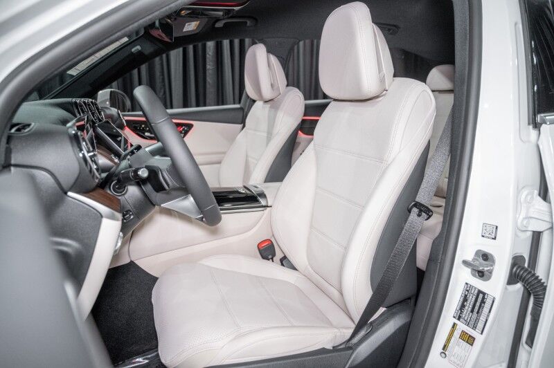2025 Mercedes Benz GLC 300 photo 11