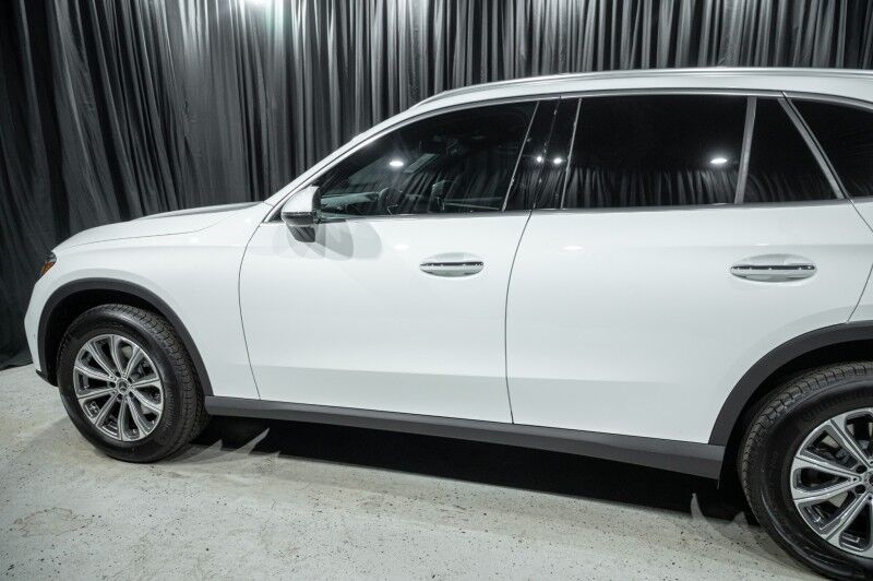 2025 Mercedes Benz GLC 300 photo 5
