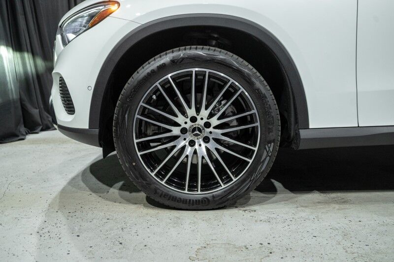 2025 Mercedes Benz GLC 300 photo 7