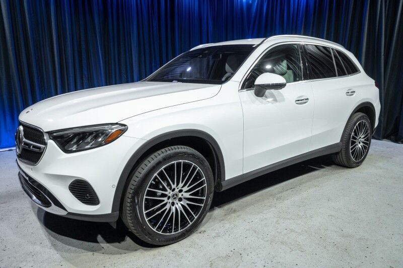 2025 Mercedes Benz GLC 300 photo 31