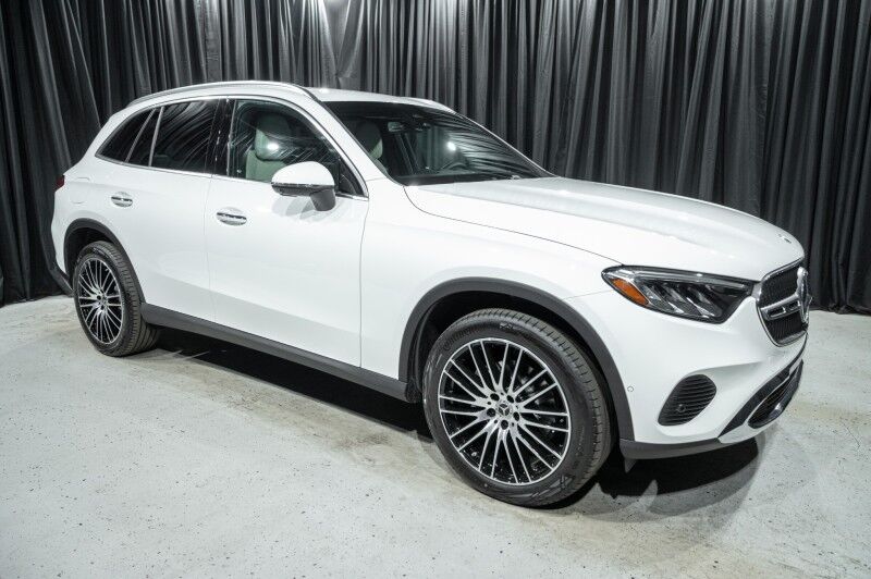2025 Mercedes Benz GLC 300 photo 3