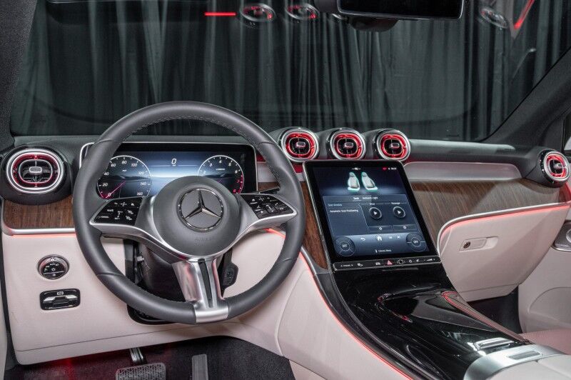 2025 Mercedes Benz GLC 300 photo 18