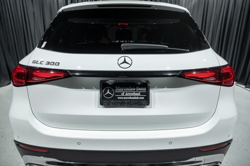 2025 Mercedes Benz GLC 300 photo 6