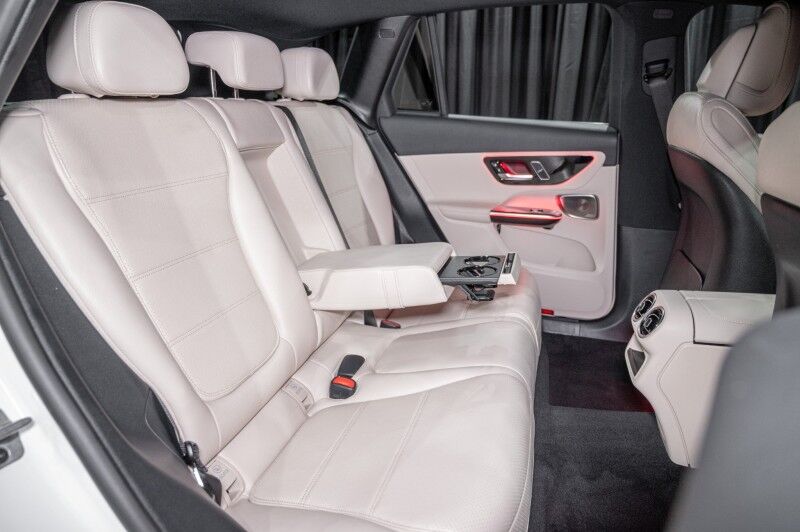 2025 Mercedes Benz GLC 300 photo 13