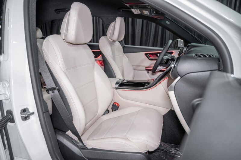 2025 Mercedes Benz GLC 300 photo 14
