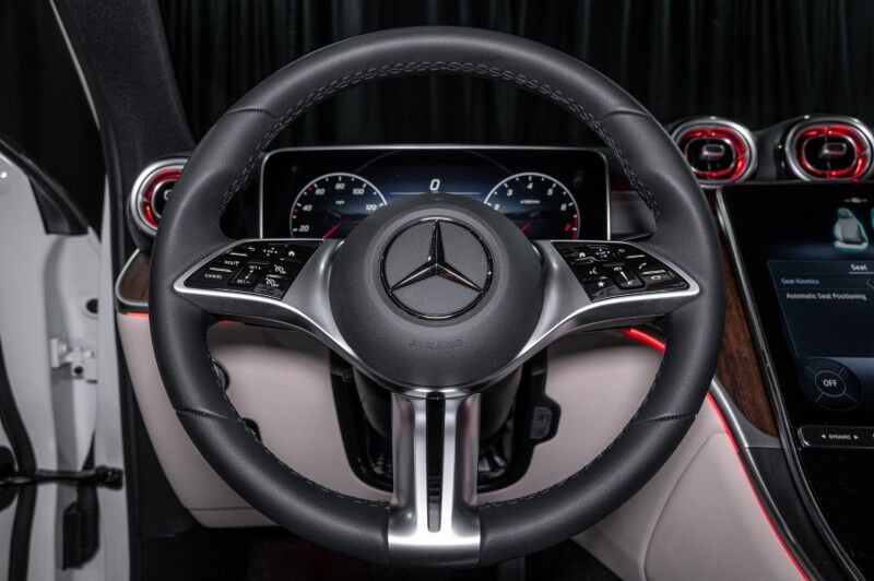2025 Mercedes Benz GLC 300 photo 21