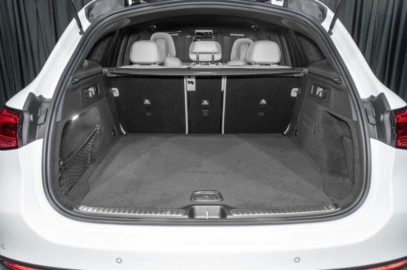 2025 Mercedes Benz GLC 300 photo 9