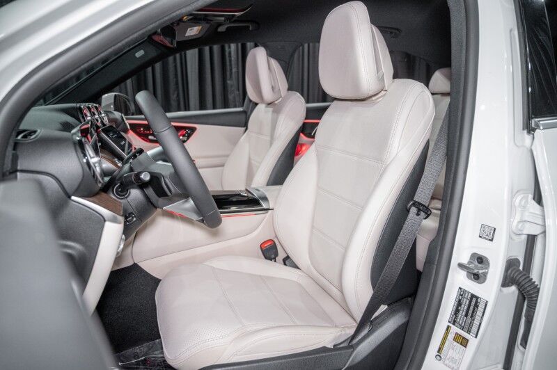 2025 Mercedes Benz GLC 300 photo 11