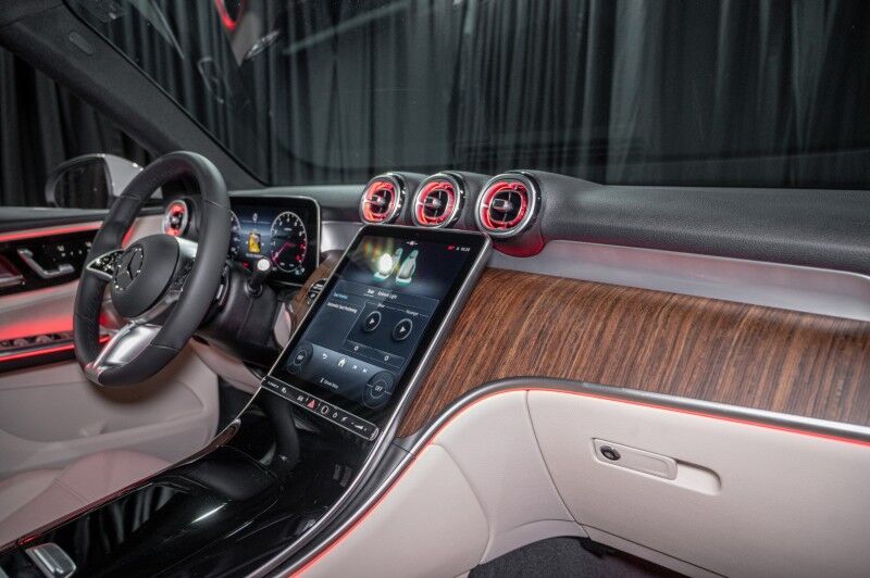 2025 Mercedes Benz GLC 300 photo 15