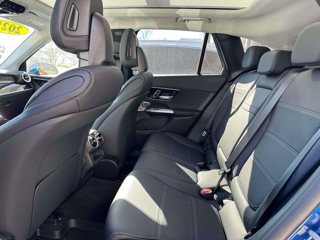 2025 Mercedes-Benz GLC Base - Photo 9