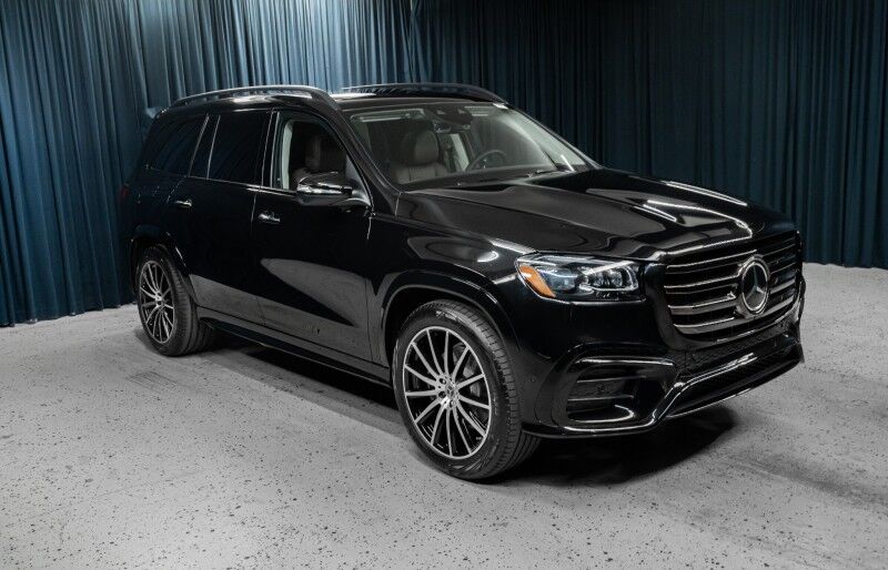 2025 Mercedes Benz GLS 450 4MATIC photo 2