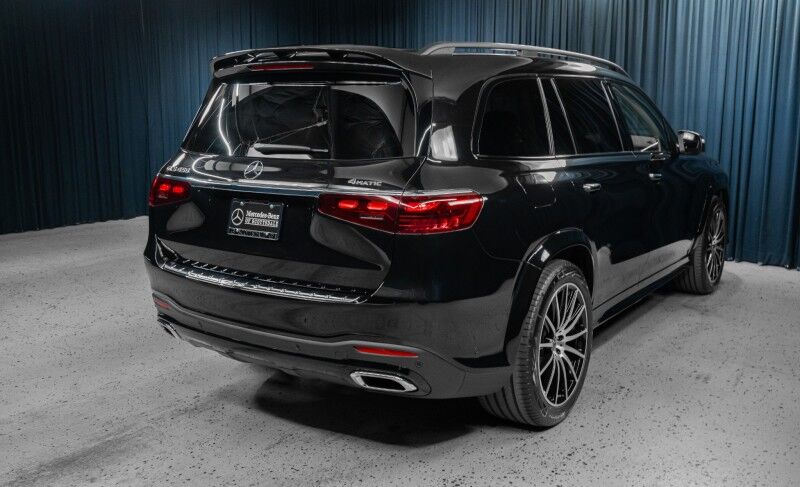 2025 Mercedes Benz GLS 450 4MATIC photo 3