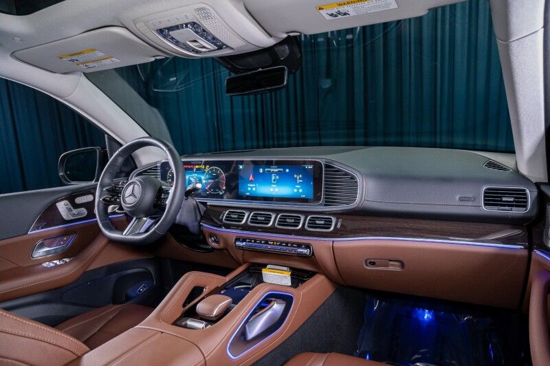 2025 Mercedes Benz GLS 450 4MATIC photo 4