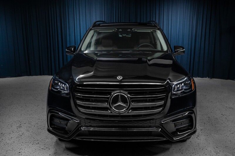 2025 Mercedes Benz GLS 450 4MATIC photo 2