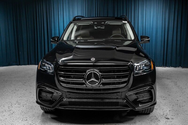 2025 Mercedes Benz GLS 450 4MATIC photo 3