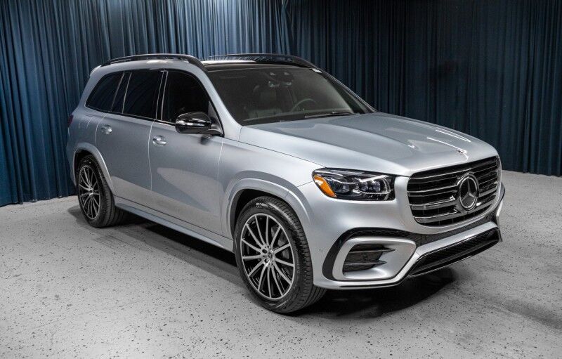 2025 Mercedes Benz GLS 450 4MATIC photo 3