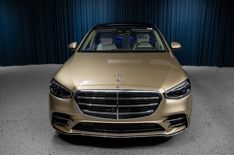 2025 Mercedes Benz S 580 4MATIC photo 2