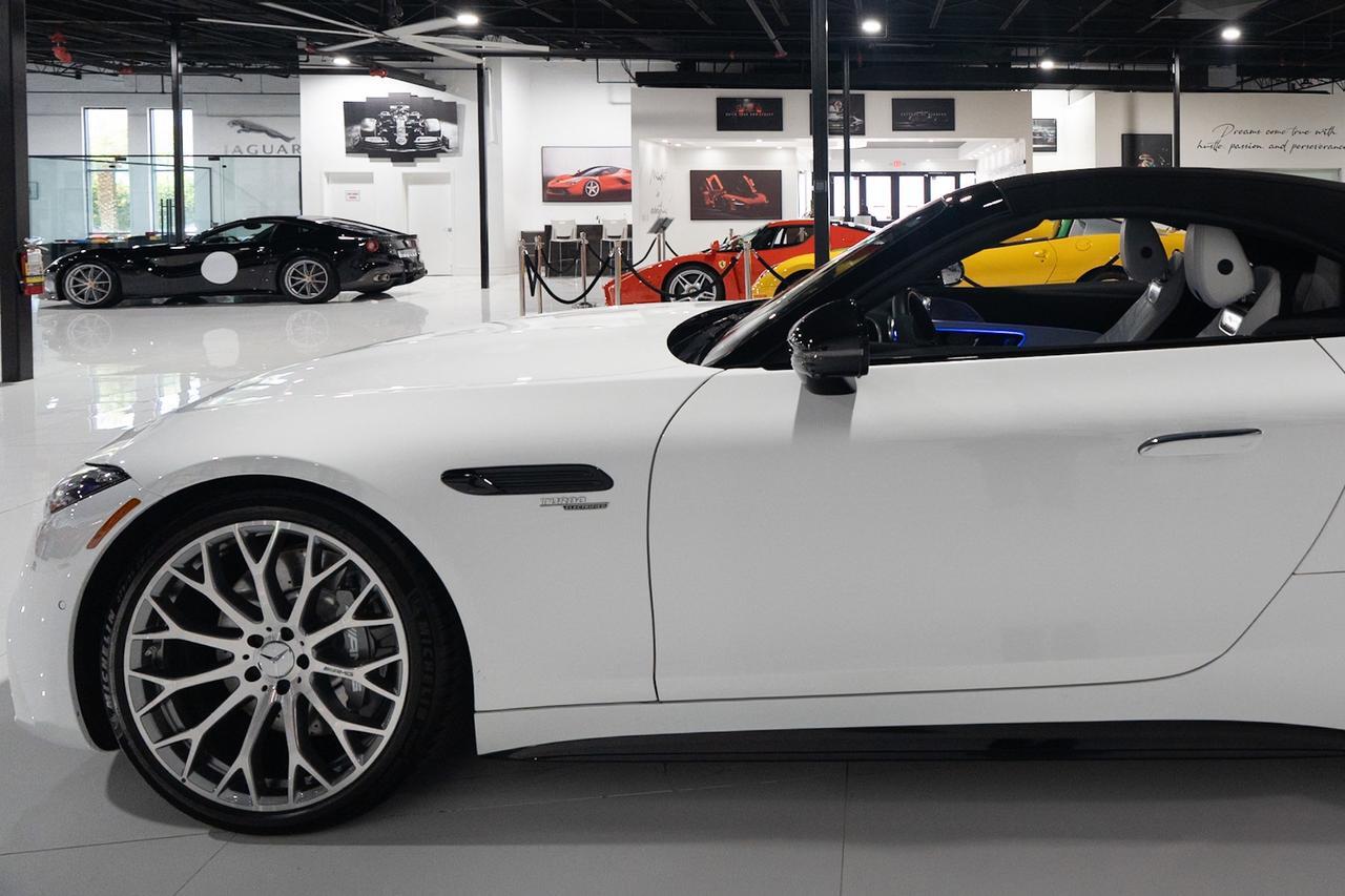 2025 Mercedes-Benz SL AMG SL 43 Moonlight White Metallic paint,Night Package Plus,Exclusive Nappa leather interior & MORE! Fort Lauderdale FL