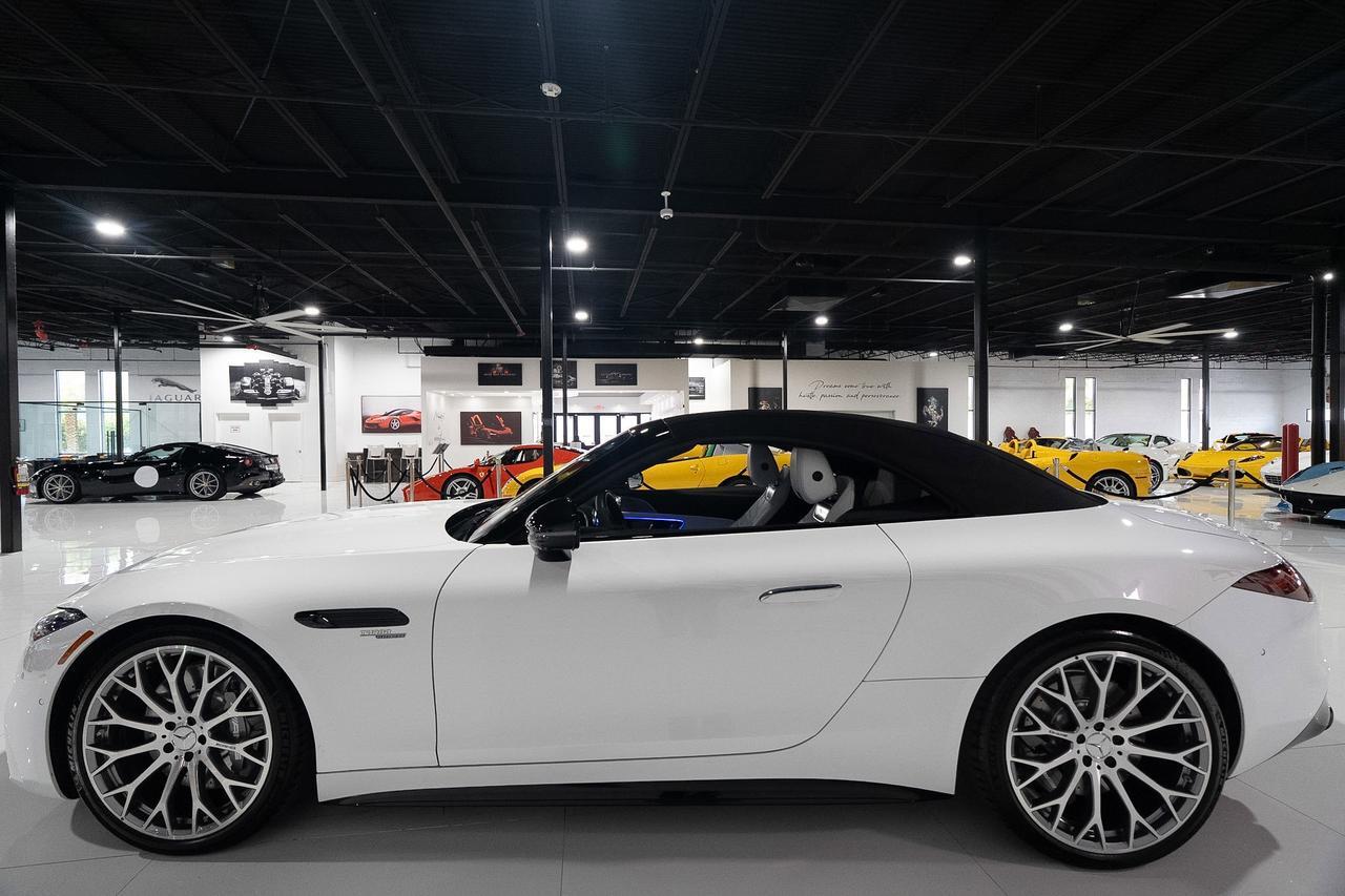 2025 Mercedes-Benz SL AMG SL 43 Moonlight White Metallic paint,Night Package Plus,Exclusive Nappa leather interior & MORE! Fort Lauderdale FL