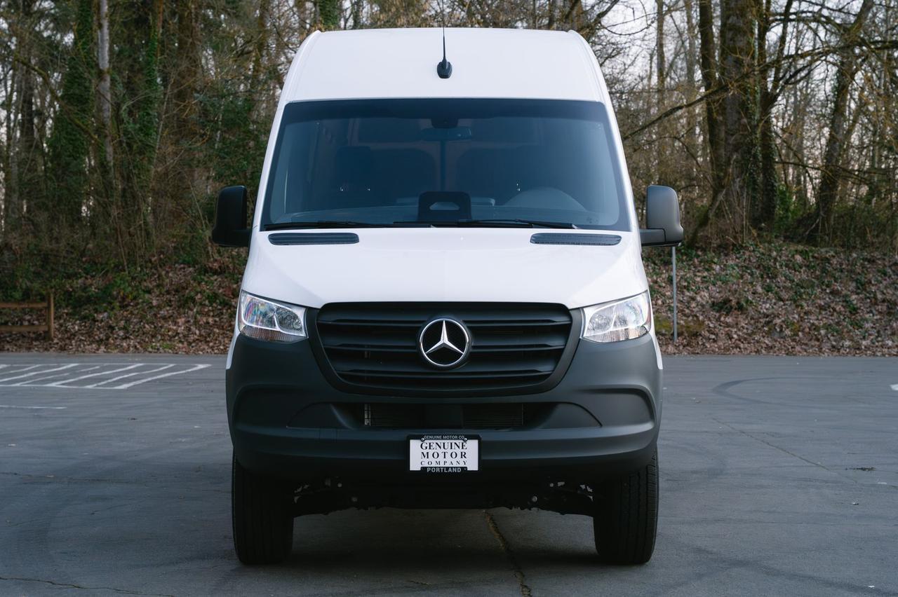 2025 Mercedes-Benz Sprinter 2500 Cargo 144 WB