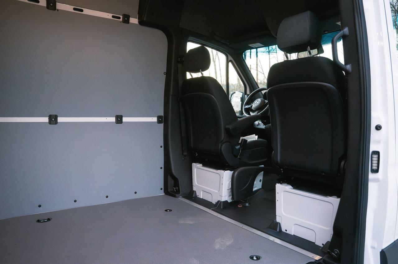 2025 Mercedes-Benz Sprinter 2500 Cargo 144 WB Gladstone OR