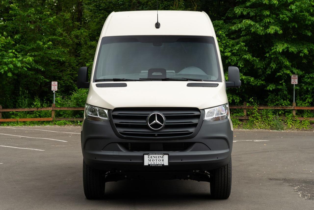 2025 Mercedes-Benz Sprinter 2500 Cargo 144 WB