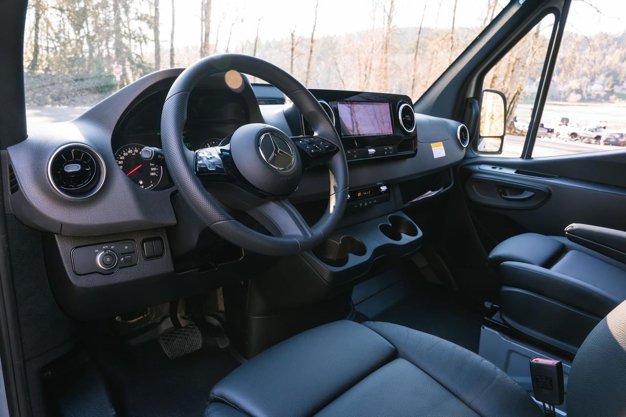 2025 Mercedes-Benz Sprinter 2500 Cargo 144 WB Gladstone OR