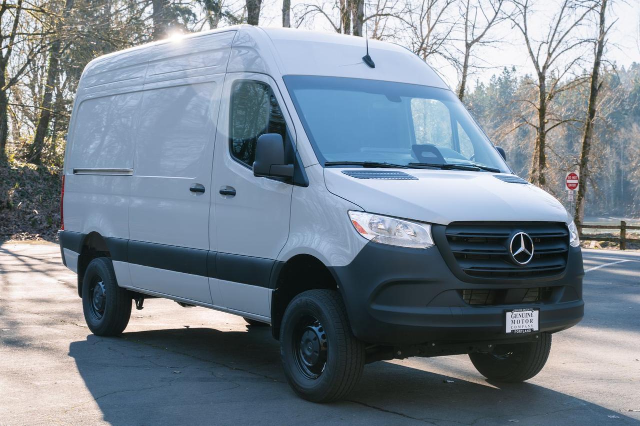 2025 Mercedes-Benz Sprinter 2500 Cargo 144 WB