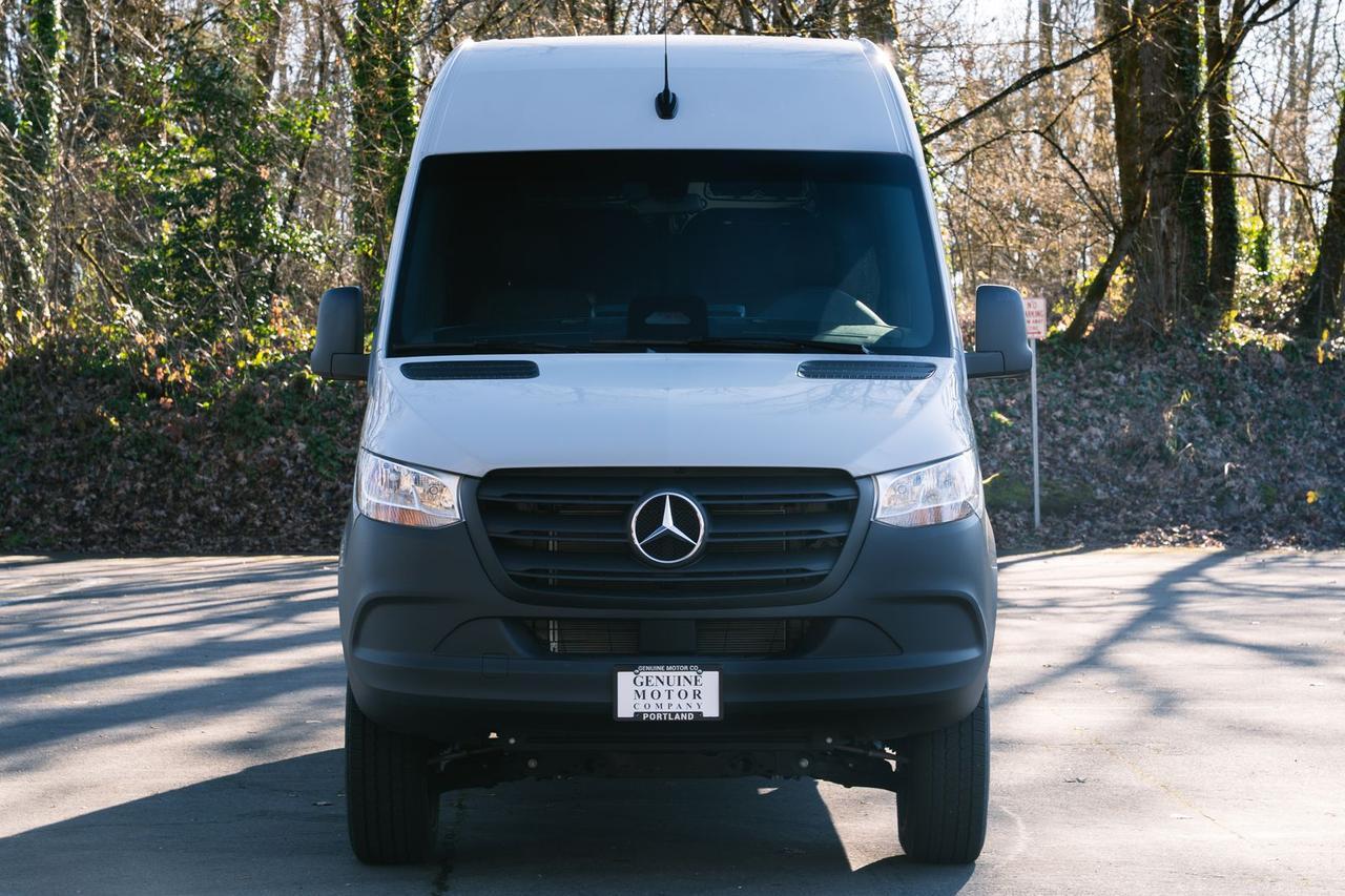 2025 Mercedes-Benz Sprinter 2500 Cargo 144 WB