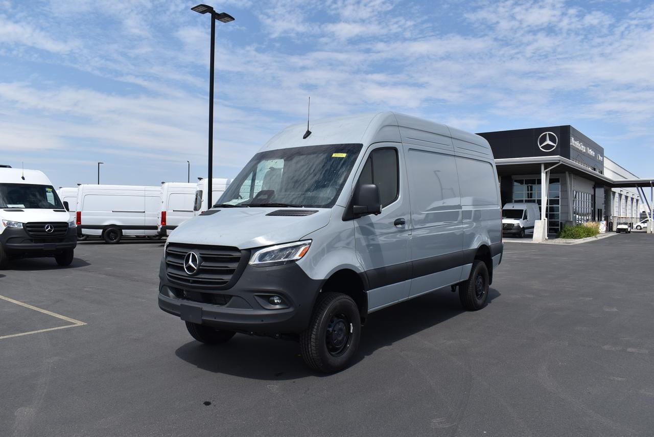 2025 Mercedes-Benz Sprinter 2500 144 WB HO Standard Roof 4x4's photo