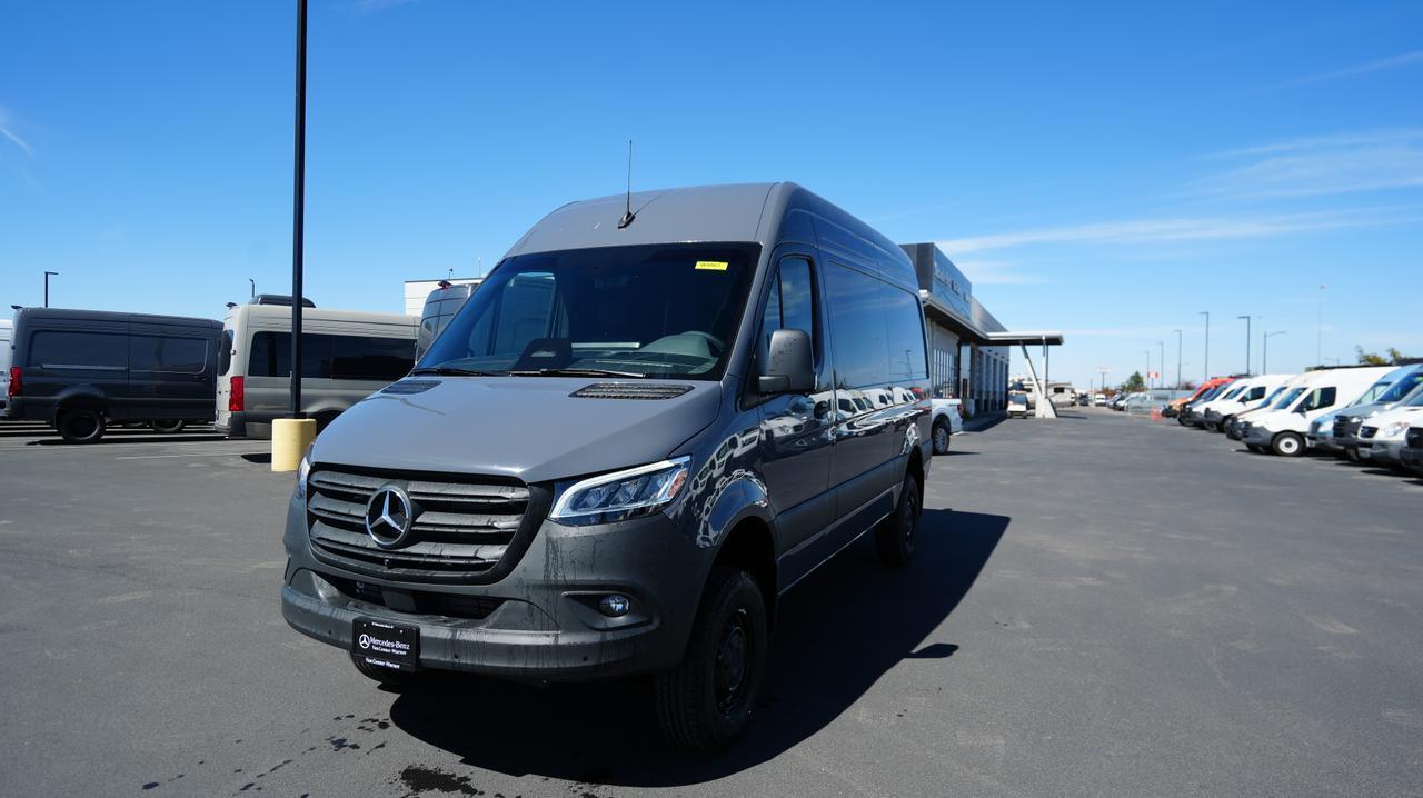 2025 Mercedes-Benz Sprinter 2500 144 WB HO Standard Roof 4x4's photo