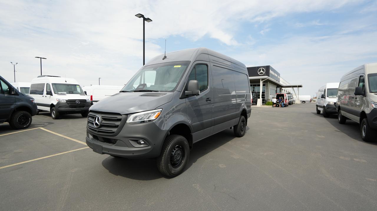 2025 Mercedes-Benz Sprinter 2500 144 WB HO Standard Roof 4x4's photo