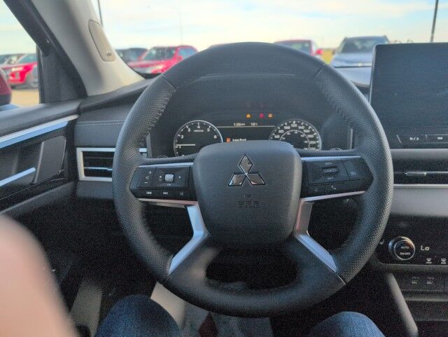 2025 Mitsubishi Outlander ES Grande Prairie AB