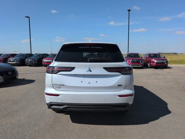 2025 Mitsubishi Outlander ES Grande Prairie AB