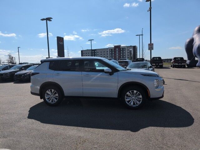 2025 Mitsubishi Outlander ES Grande Prairie AB