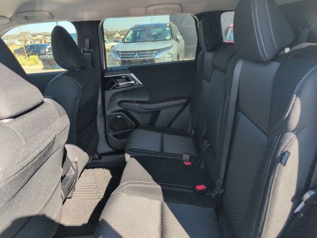 2025 Mitsubishi Outlander ES Grande Prairie AB