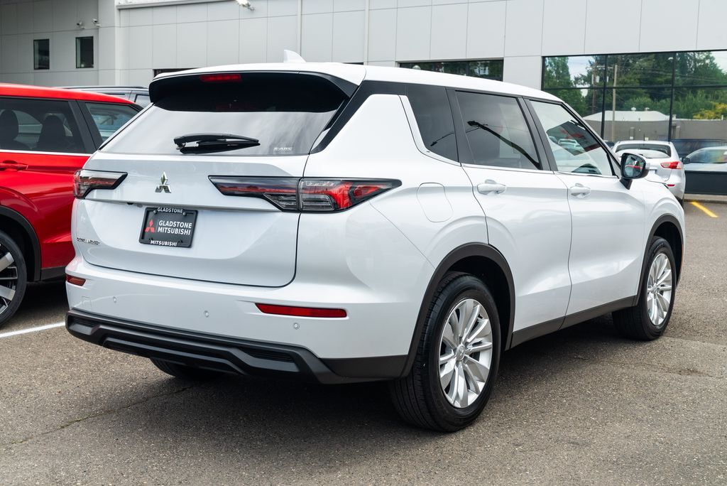 2025 Mitsubishi Outlander ES Milwaukie OR